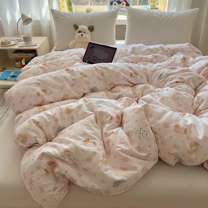 91家纺网 家纺一手货源 找家纺 六巷胡同 2026新款40支全棉13070卡通单品被套 浪漫碎花犬