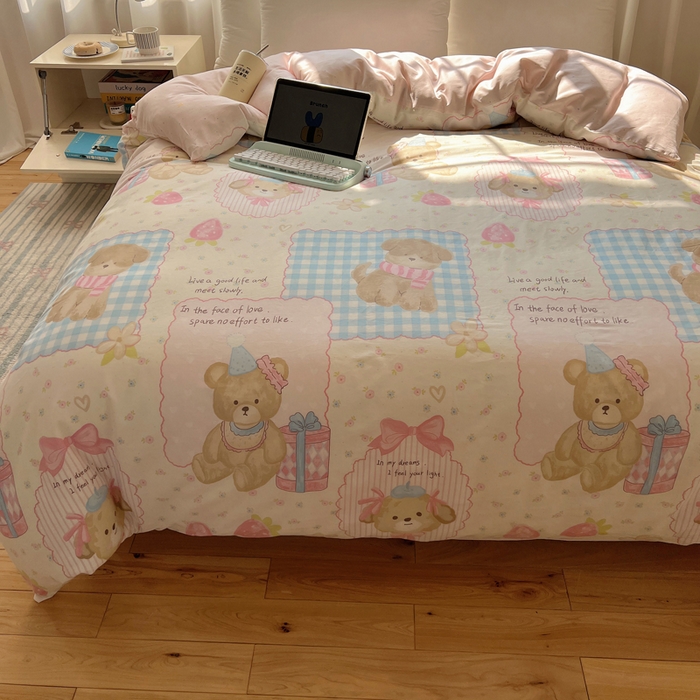 91家纺网 家纺一手货源 找家纺 六巷胡同 2026新款40支全棉13070卡通单品被套 草莓甜心犬