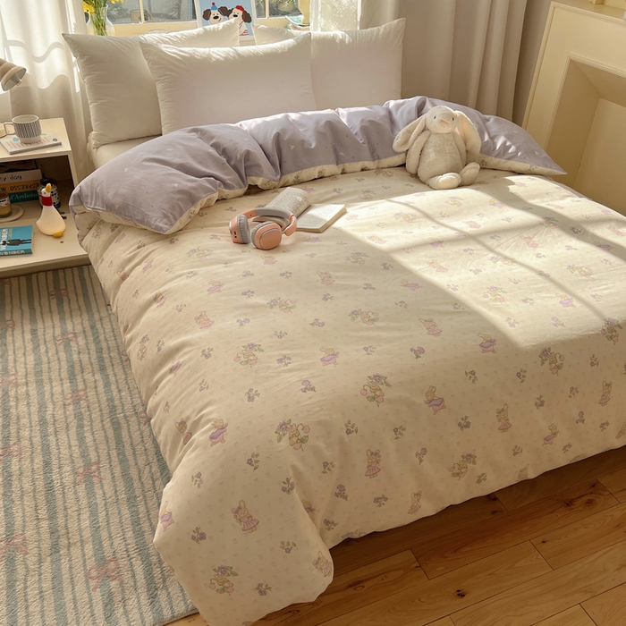 91家纺网 家纺一手货源 找家纺 六巷胡同 2026新款40支全棉13070卡通单品被套 假日庄园兔