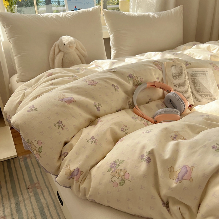 91家纺网 家纺一手货源 找家纺 六巷胡同 2026新款40支全棉13070卡通单品被套 假日庄园兔