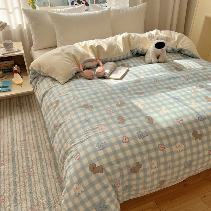 91家纺网 家纺一手货源 找家纺 六巷胡同 2026新款40支全棉13070卡通单品被套 蓝格奶油狗