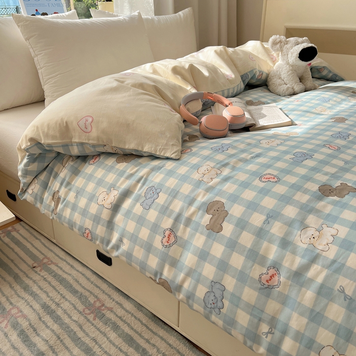 91家纺网 家纺一手货源 找家纺 六巷胡同 2026新款40支全棉13070卡通单品被套 蓝格奶油狗