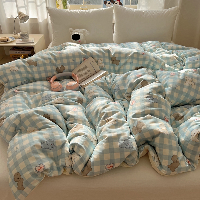 91家纺网 家纺一手货源 找家纺 六巷胡同 2026新款40支全棉13070卡通单品被套 蓝格奶油狗