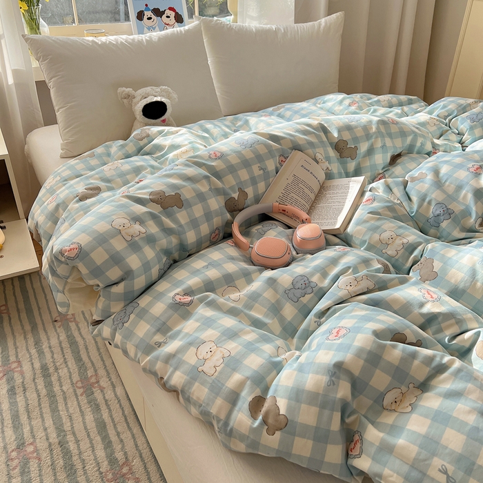 91家纺网 家纺一手货源 找家纺 六巷胡同 2026新款40支全棉13070卡通单品被套 蓝格奶油狗