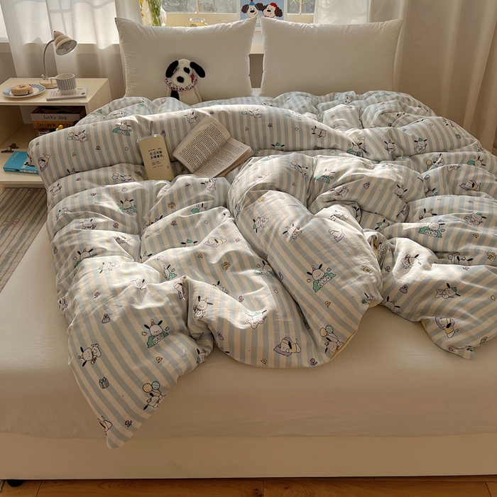 91家纺网 家纺一手货源 找家纺 六巷胡同 2026新款40支全棉13070卡通单品被套 蓝条努比犬