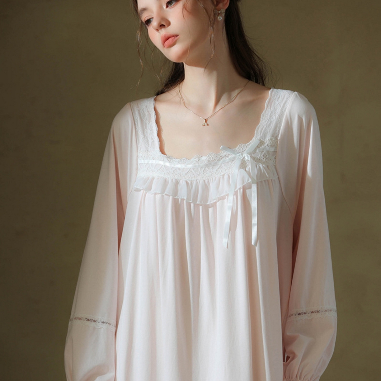 91家纺网 家纺一手货源 找家纺 洛兰沙家居馆 2026新款长袖睡裙宫廷风甜美公主法式复古宽松圆领新款女春秋针织棉睡衣 粉色