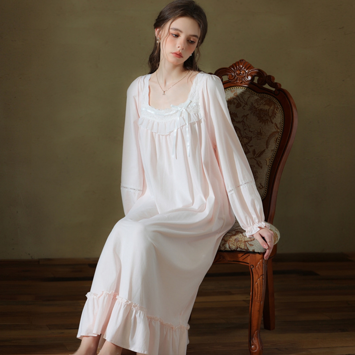 91家纺网 家纺一手货源 找家纺 洛兰沙家居馆 2026新款长袖睡裙宫廷风甜美公主法式复古宽松圆领新款女春秋针织棉睡衣 粉色