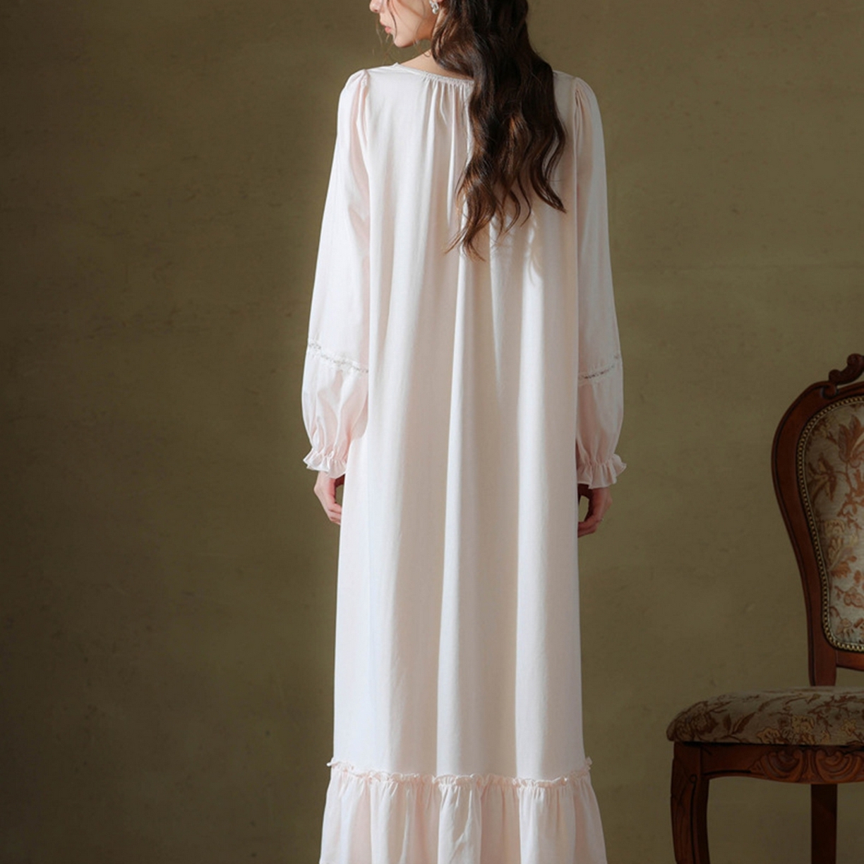 91家纺网 家纺一手货源 找家纺 洛兰沙家居馆 2026新款长袖睡裙宫廷风甜美公主法式复古宽松圆领新款女春秋针织棉睡衣 粉色