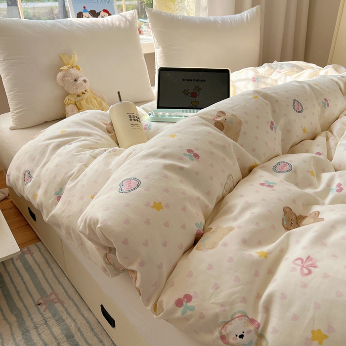 91家纺网 家纺一手货源 找家纺 六巷胡同 2026新款40支全棉13070卡通单品被套 奶油甜心熊