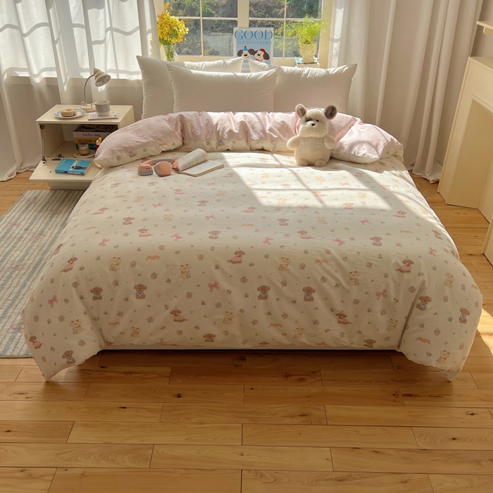 91家纺网 家纺一手货源 找家纺 六巷胡同 2026新款40支全棉13070卡通单品被套 派对害羞狗