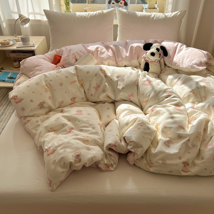 91家纺网 家纺一手货源 找家纺 六巷胡同 2026新款40支全棉13070卡通单品被套 派对害羞狗