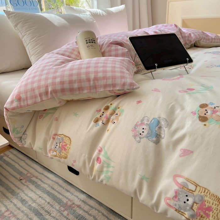 91家纺网 家纺一手货源 找家纺 六巷胡同 2026新款40支全棉13070卡通单品被套 郁金香狗狗