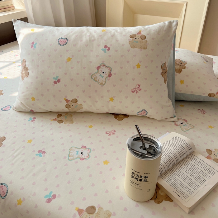 91家纺网 家纺一手货源 找家纺 六巷胡同 2026新款40支全棉13070卡通单品枕套 奶油甜心熊