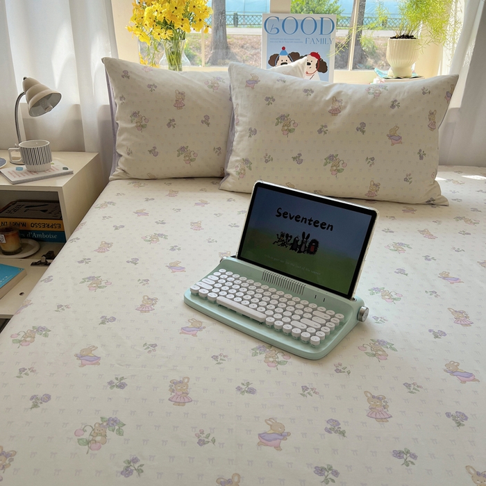 91家纺网 家纺一手货源 找家纺 六巷胡同 2026新款40支全棉13070卡通单品枕套 假日庄园兔