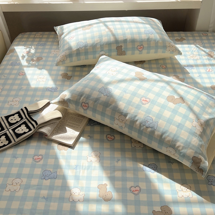 91家纺网 家纺一手货源 找家纺 六巷胡同 2026新款40支全棉13070卡通单品枕套 蓝格奶油狗