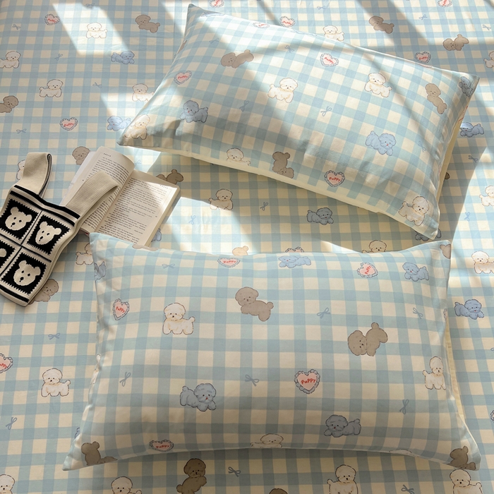 91家纺网 家纺一手货源 找家纺 六巷胡同 2026新款40支全棉13070卡通单品枕套 蓝格奶油狗