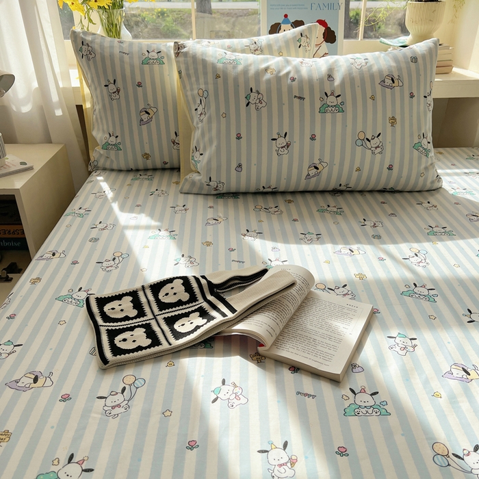 91家纺网 家纺一手货源 找家纺 六巷胡同 2026新款40支全棉13070卡通单品枕套 蓝条努比犬