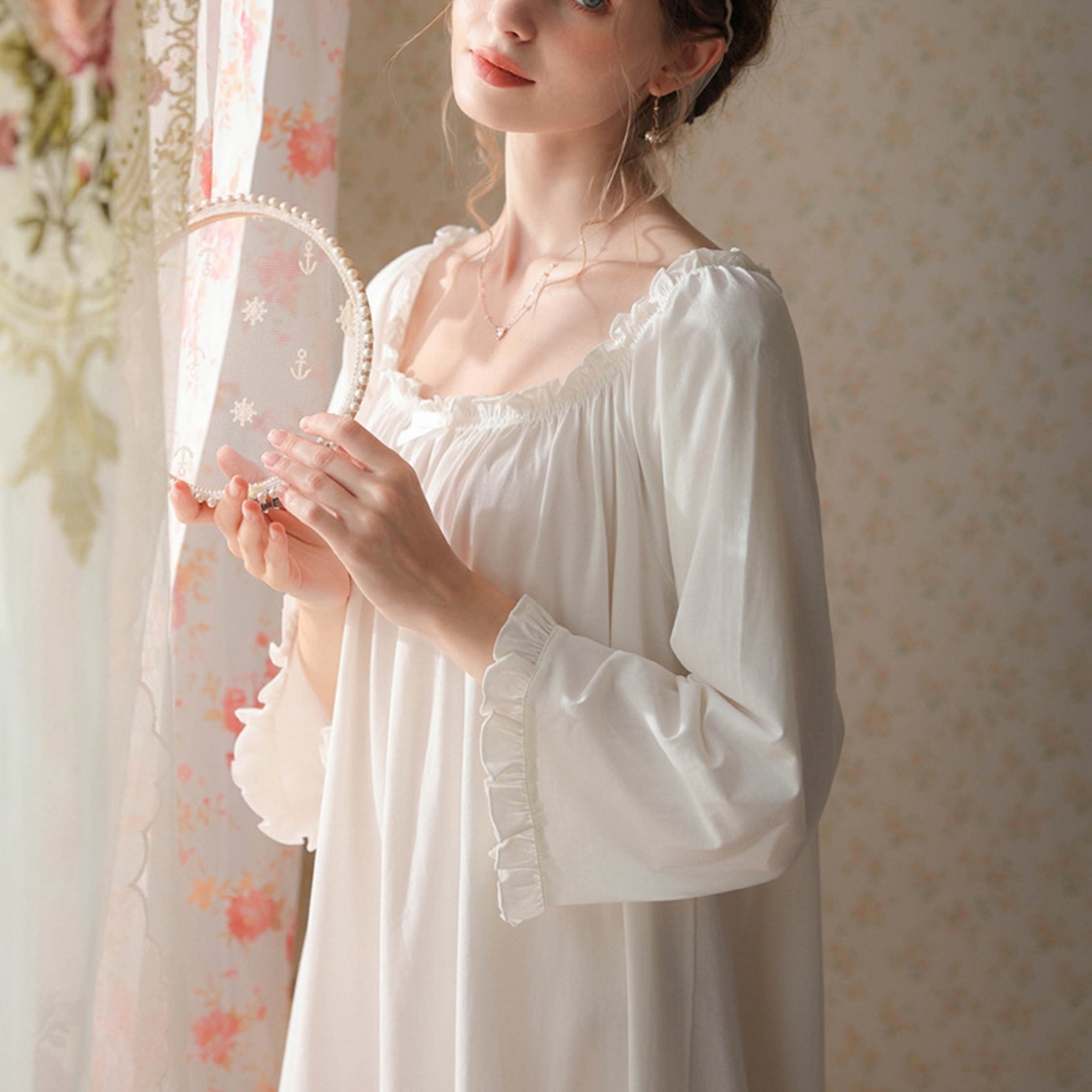 91家纺网 家纺一手货源 找家纺 洛兰沙家居馆 2026新款长袖睡裙宫廷风甜美公主法式复古宽松圆领新款女春秋针织棉睡衣 白色