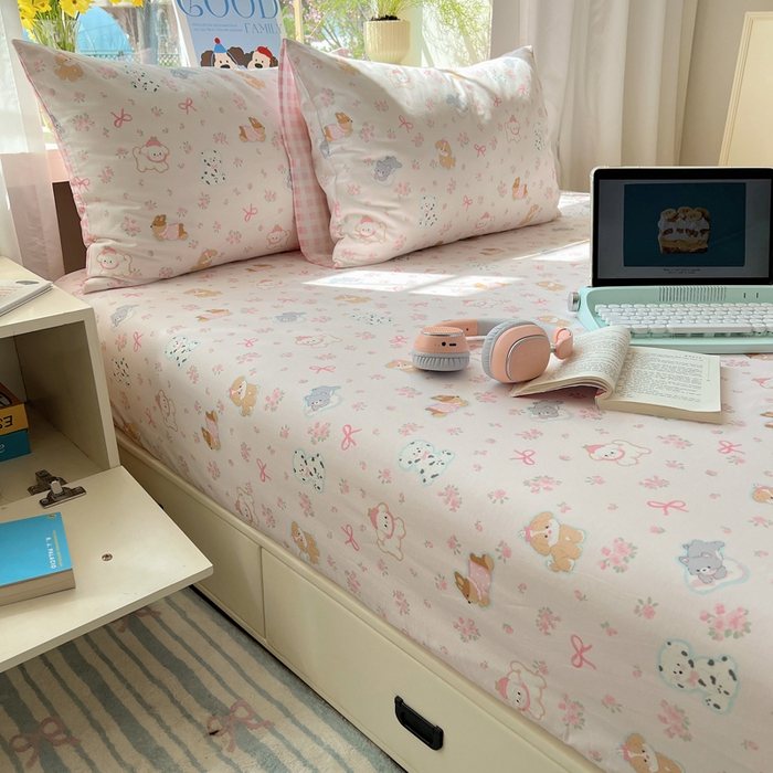 91家纺网 家纺一手货源 找家纺 六巷胡同 2026新款40支全棉13070卡通单品枕套 浪漫碎花犬