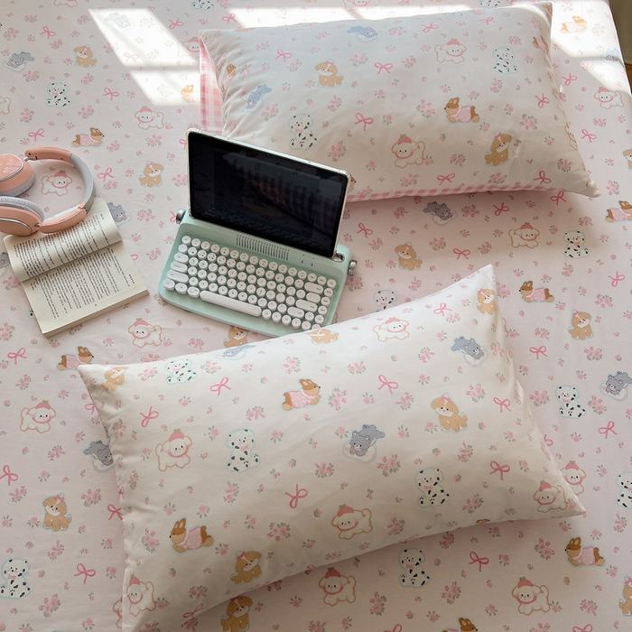 91家纺网 家纺一手货源 找家纺 六巷胡同 2026新款40支全棉13070卡通单品枕套 浪漫碎花犬