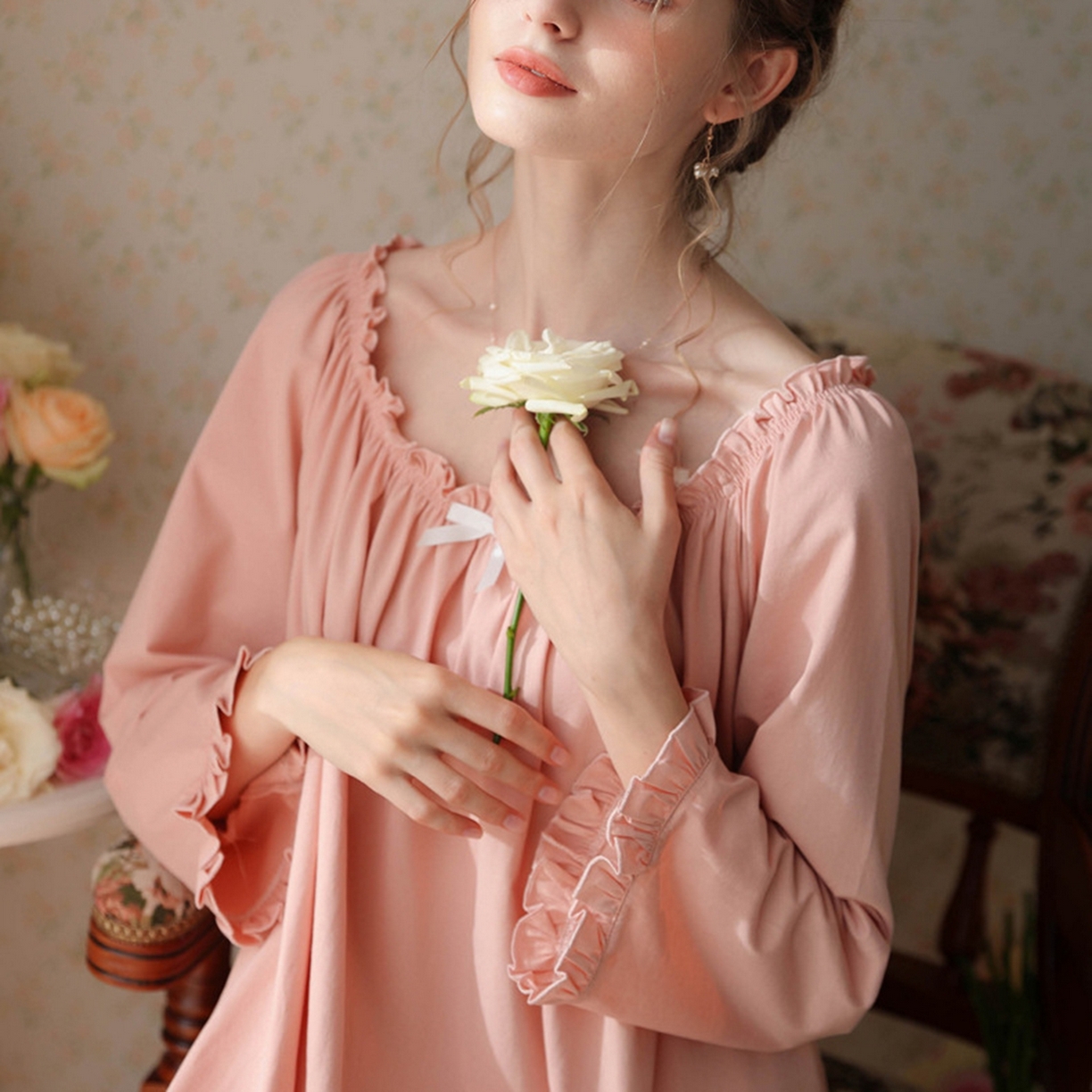 91家纺网 家纺一手货源 找家纺 洛兰沙家居馆 2026新款长袖睡裙宫廷风甜美公主法式复古宽松圆领新款女春秋针织棉睡衣 粉色