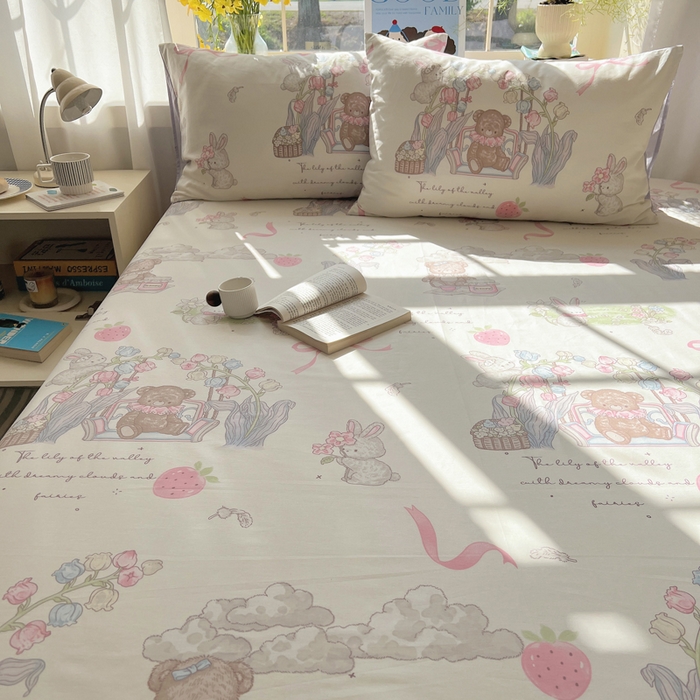 91家纺网 家纺一手货源 找家纺 六巷胡同 2026新款40支全棉13070卡通单品枕套 秘境花园熊