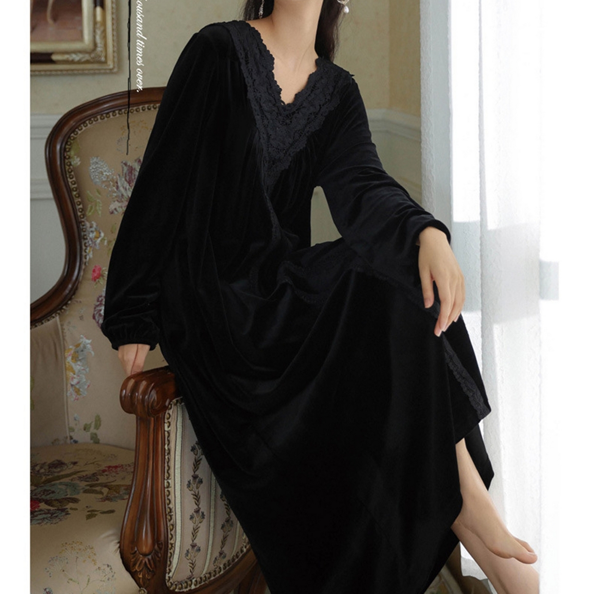 91家纺网 家纺一手货源 找家纺 洛兰沙家居馆 2026新款秋冬宽松复古宫廷绒款V领睡裙睡袍长袖长款公主保暖家居服绒睡衣 黑色