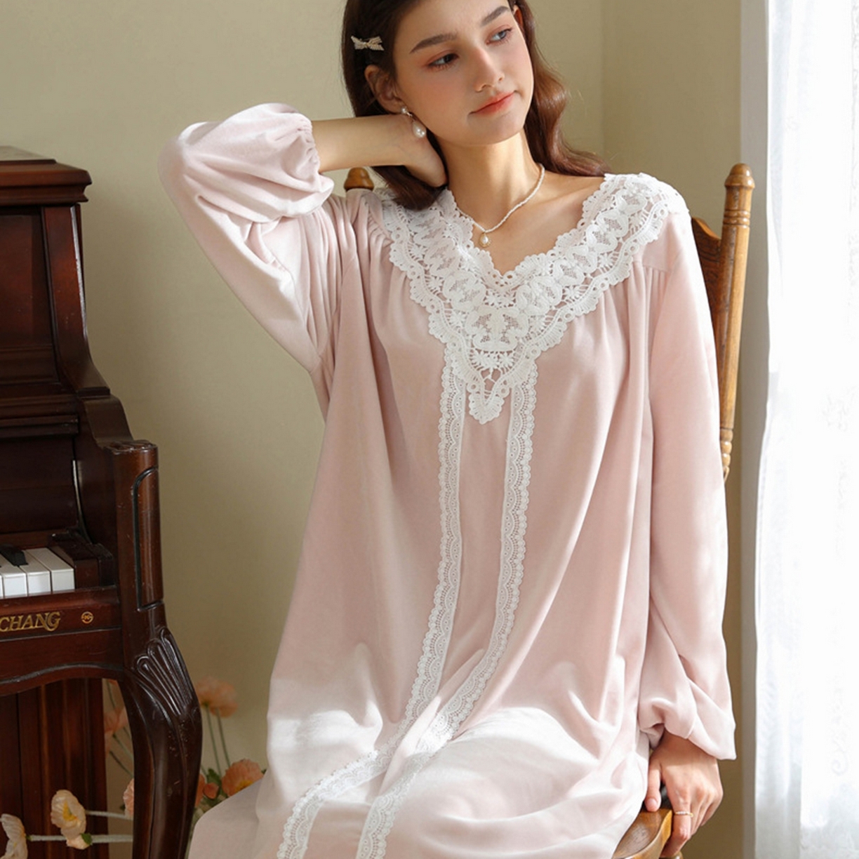 洛兰沙家居馆 2026新款秋冬宽松复古宫廷绒款V领睡裙睡袍长袖长款公主保暖家居服绒睡衣 粉色
