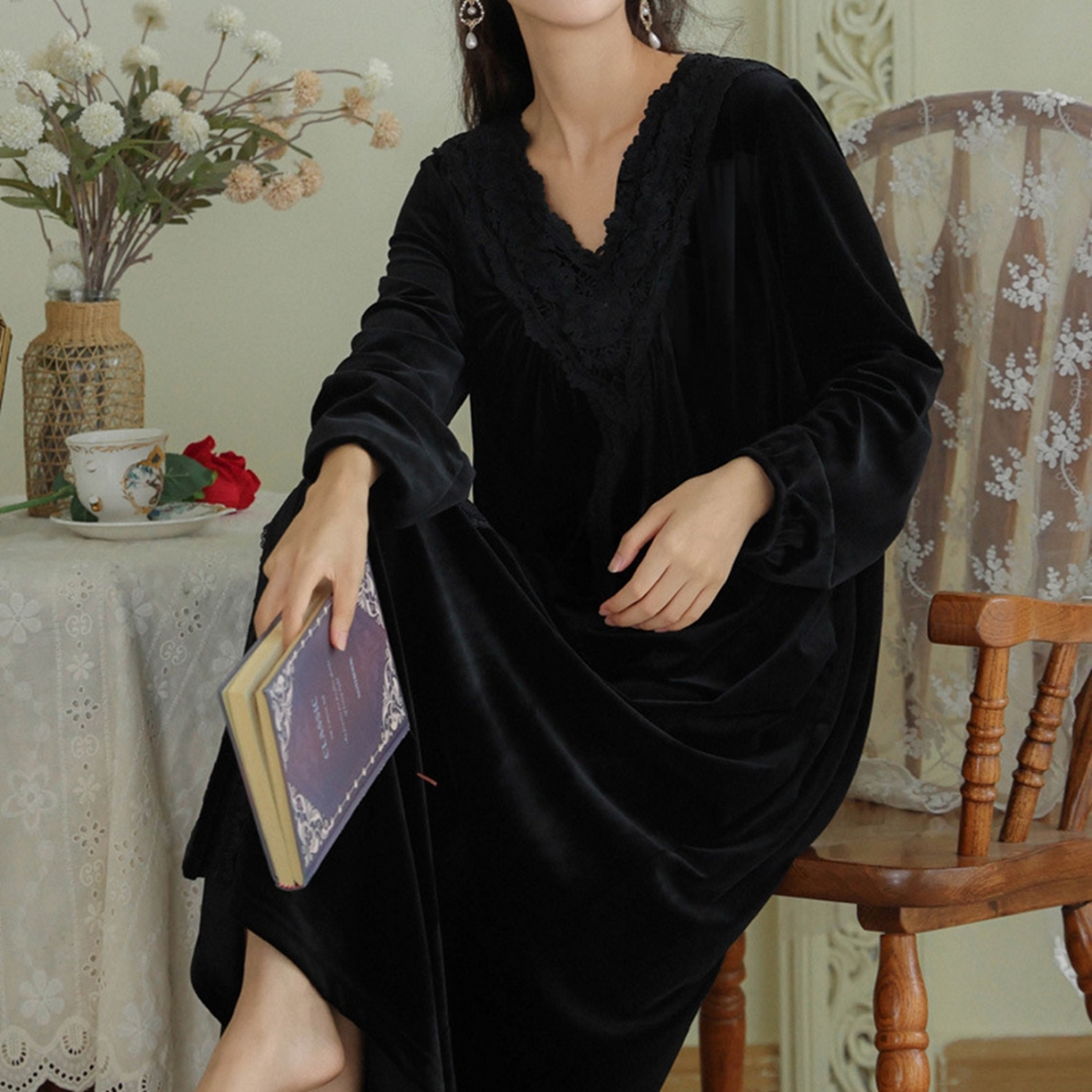 91家纺网 家纺一手货源 找家纺 洛兰沙家居馆 2026新款秋冬宽松复古宫廷绒款V领睡裙睡袍长袖长款公主保暖家居服绒睡衣 黑色