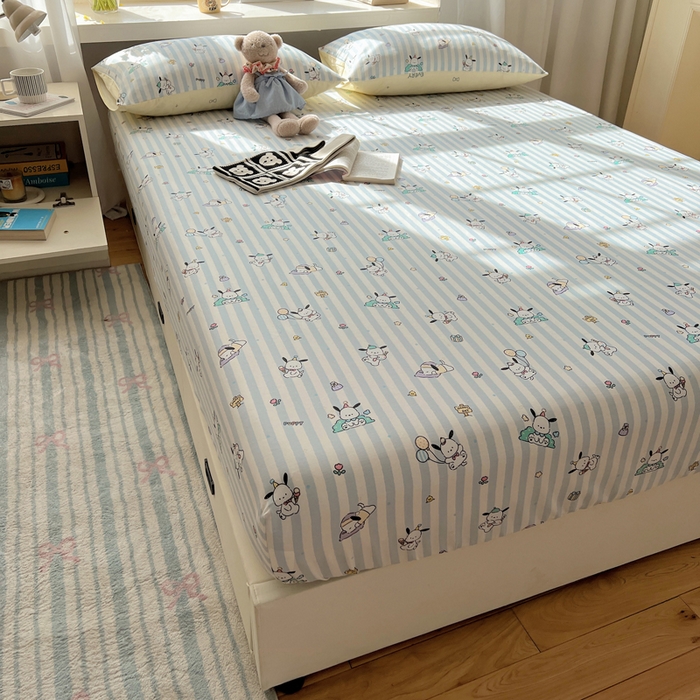 91家纺网 家纺一手货源 找家纺 六巷胡同 2026新款40支全棉13070卡通单品床笠 蓝条努比犬