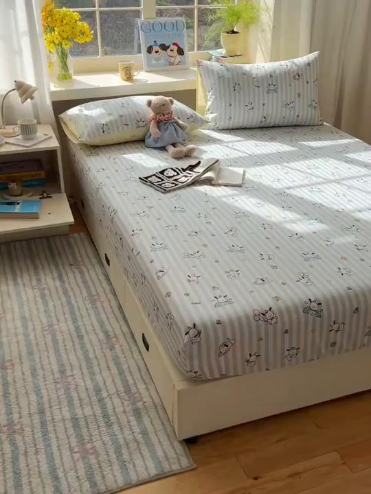 91家纺网 家纺一手货源 找家纺 六巷胡同 2026新款40支全棉13070卡通单品床笠 蓝条努比犬