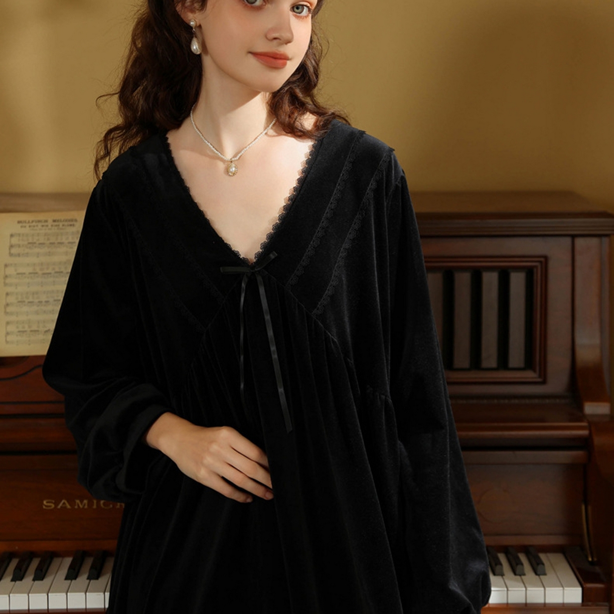 91家纺网 家纺一手货源 找家纺 洛兰沙家居馆 2026秋冬新款宽松V领加厚款睡裙睡袍 黑色