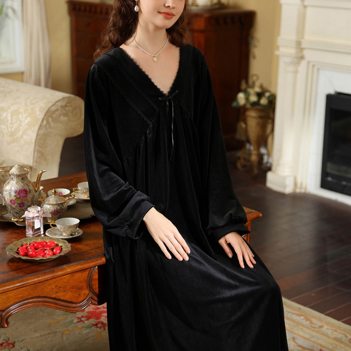 91家纺网 家纺一手货源 找家纺 洛兰沙家居馆 2026秋冬新款宽松V领加厚款睡裙睡袍 黑色