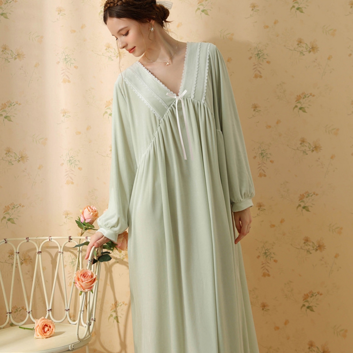 91家纺网 家纺一手货源 找家纺 洛兰沙家居馆 2026秋冬新款宽松V领加厚款睡裙睡袍 绿色