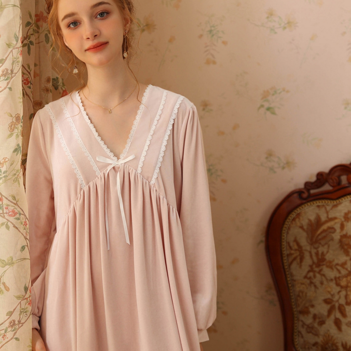 91家纺网 家纺一手货源 找家纺 洛兰沙家居馆 2026秋冬新款宽松V领加厚款睡裙睡袍 粉色