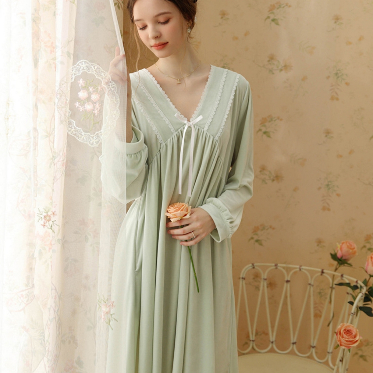 91家纺网 家纺一手货源 找家纺 洛兰沙家居馆 2026秋冬新款宽松V领加厚款睡裙睡袍 绿色