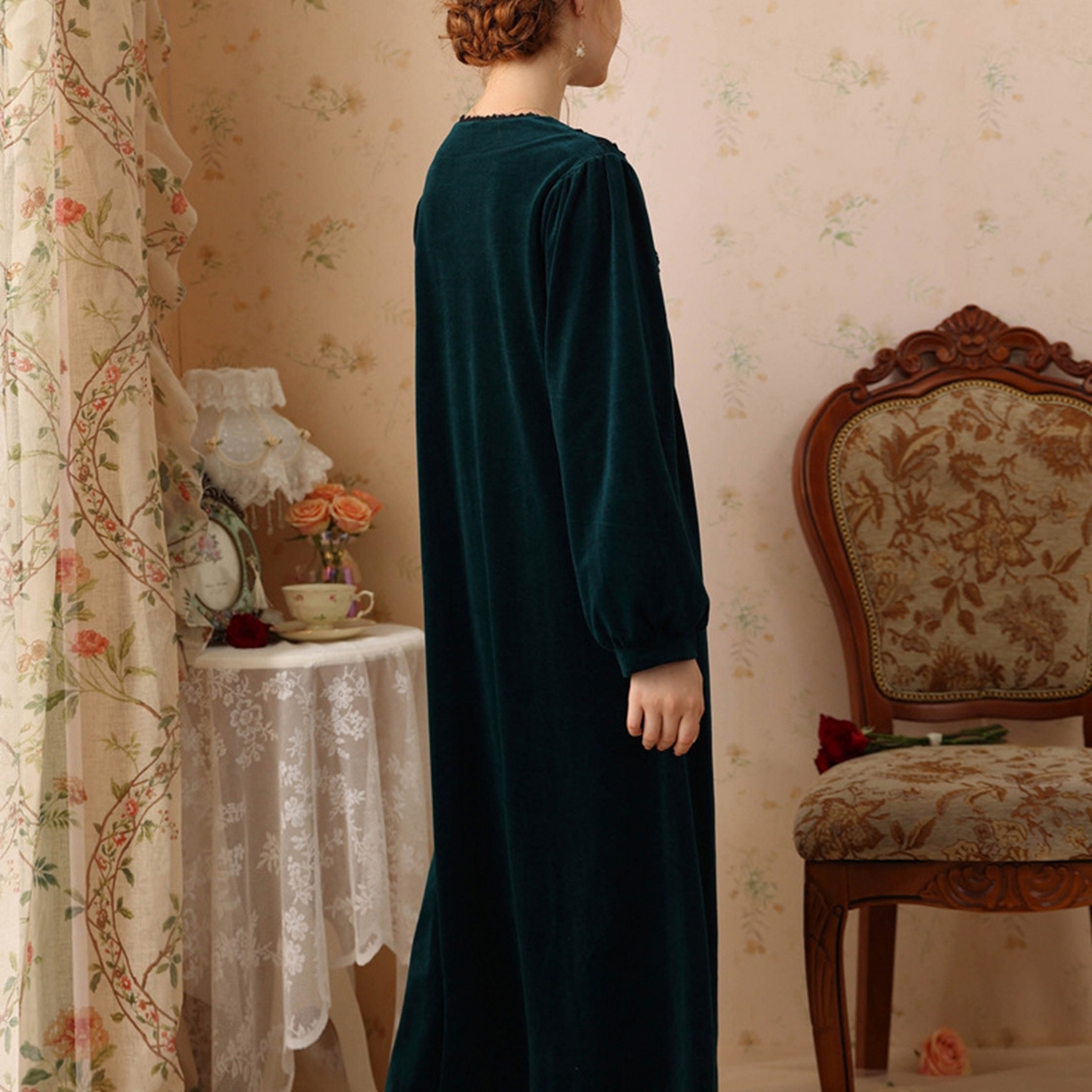 91家纺网 家纺一手货源 找家纺 洛兰沙家居馆 2026秋冬新款宽松V领加厚款睡裙睡袍 深绿色