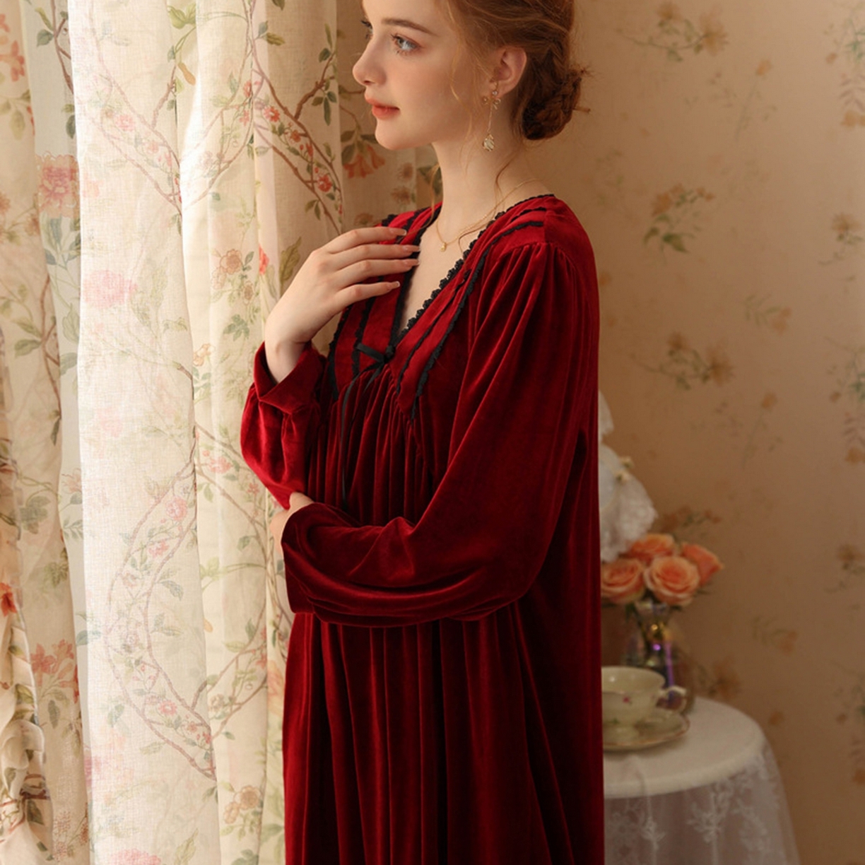 91家纺网 家纺一手货源 找家纺 洛兰沙家居馆 2026秋冬新款宽松V领加厚款睡裙睡袍 红色