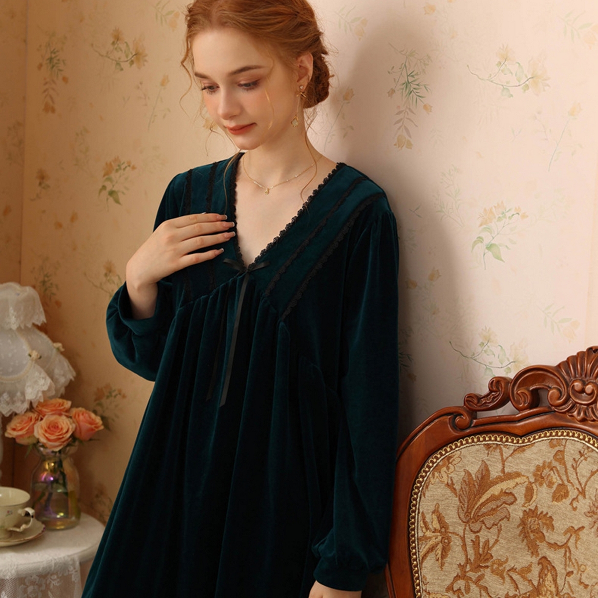 91家纺网 家纺一手货源 找家纺 洛兰沙家居馆 2026秋冬新款宽松V领加厚款睡裙睡袍 深绿色