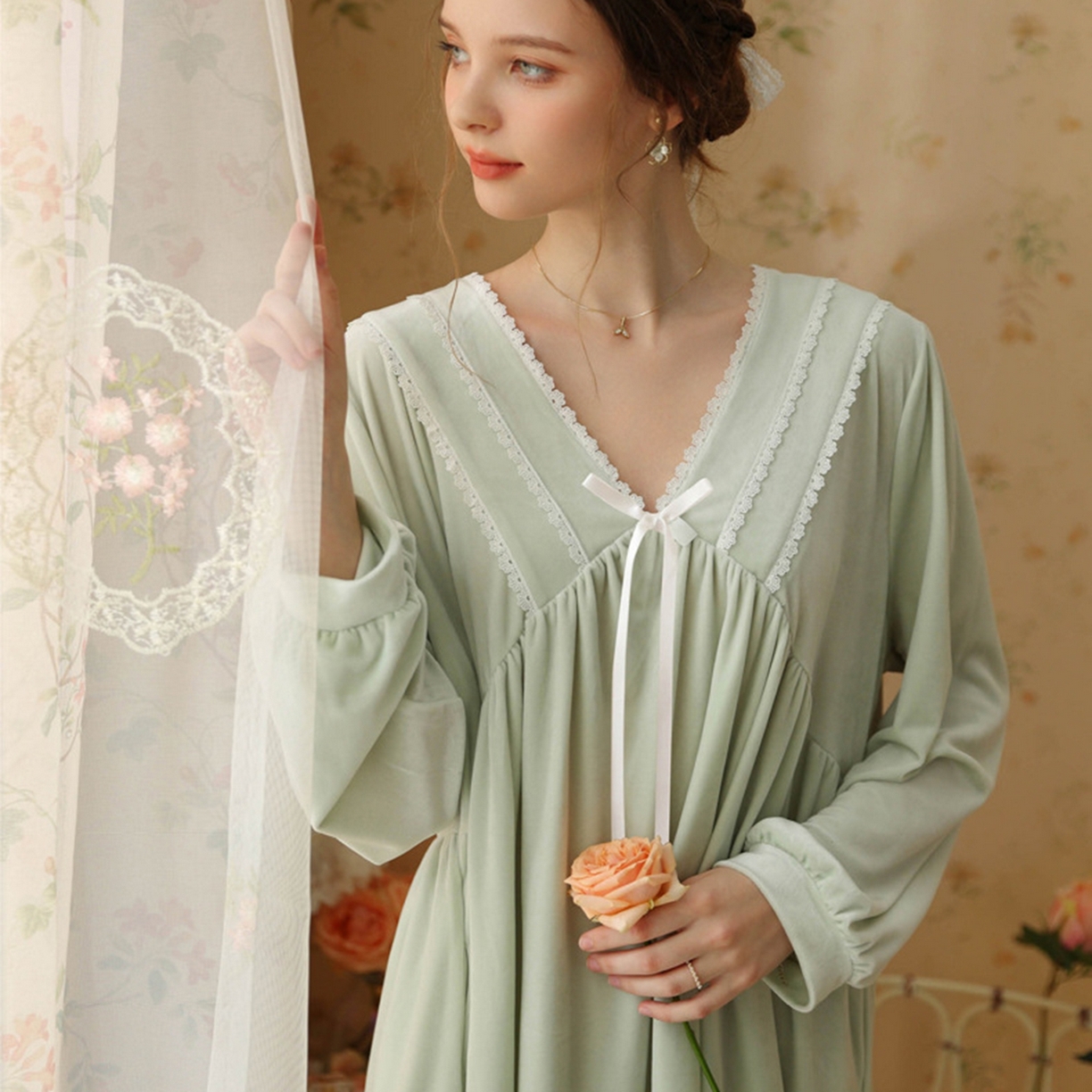 91家纺网 家纺一手货源 找家纺 洛兰沙家居馆 2026秋冬新款宽松V领加厚款睡裙睡袍 绿色