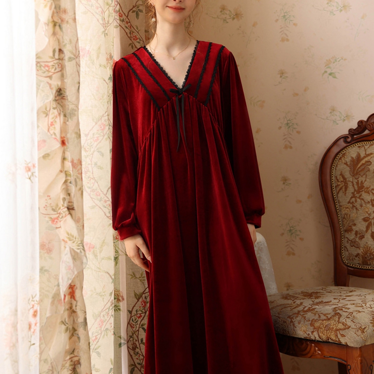 91家纺网 家纺一手货源 找家纺 洛兰沙家居馆 2026秋冬新款宽松V领加厚款睡裙睡袍 红色