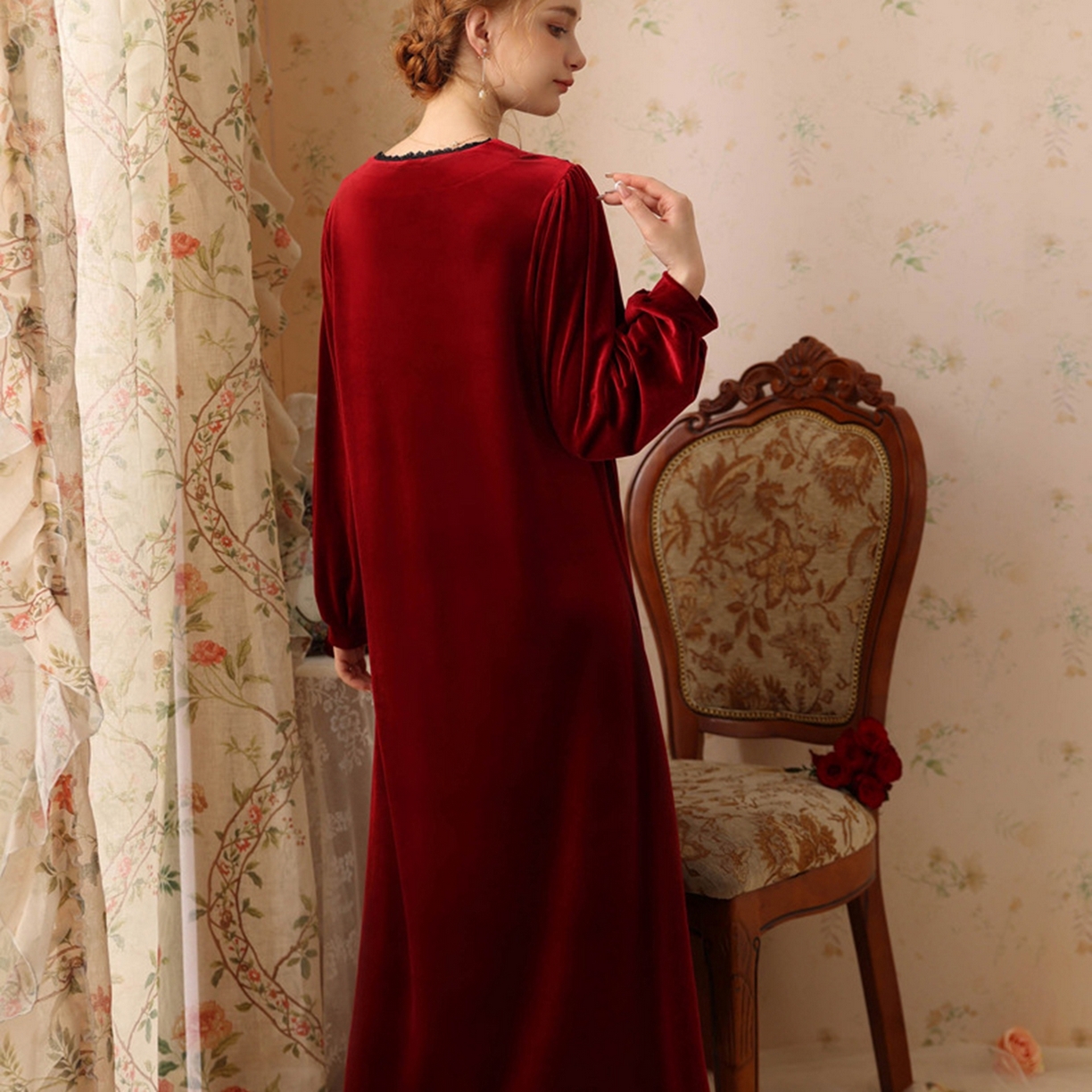 91家纺网 家纺一手货源 找家纺 洛兰沙家居馆 2026秋冬新款宽松V领加厚款睡裙睡袍 红色