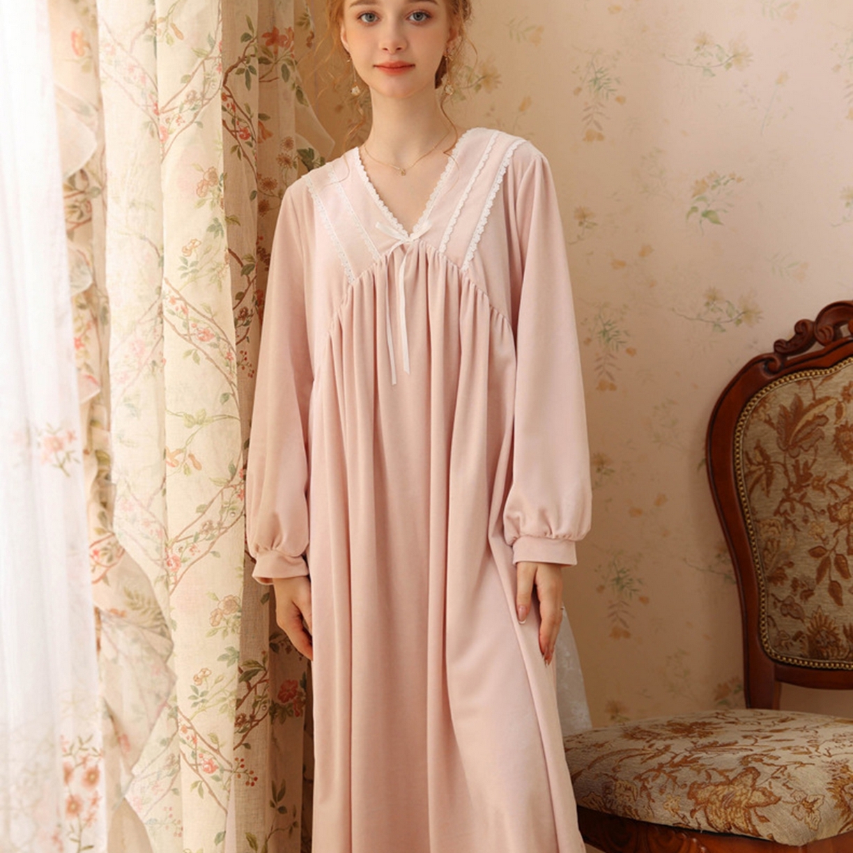 91家纺网 家纺一手货源 找家纺 洛兰沙家居馆 2026秋冬新款宽松V领加厚款睡裙睡袍 粉色