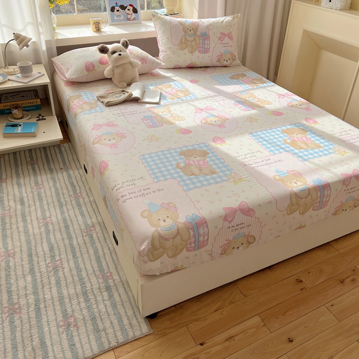 91家纺网 家纺一手货源 找家纺 六巷胡同 2026新款40支全棉13070卡通单品床笠 草莓甜心犬