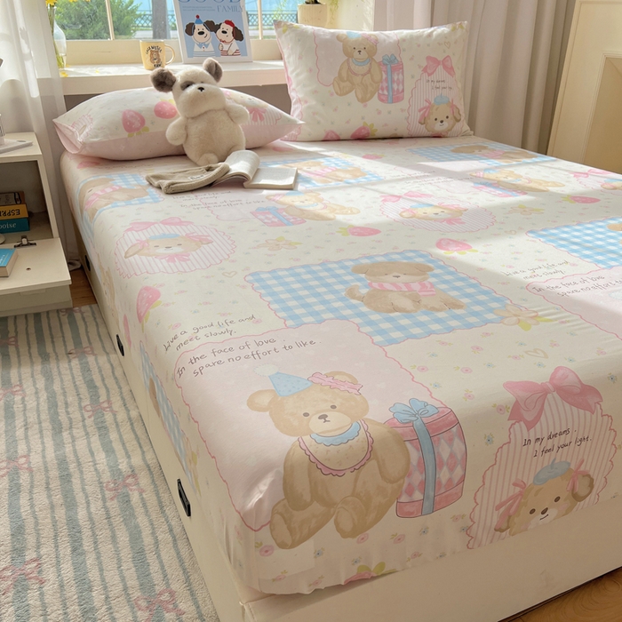 91家纺网 家纺一手货源 找家纺 六巷胡同 2026新款40支全棉13070卡通单品床笠 草莓甜心犬