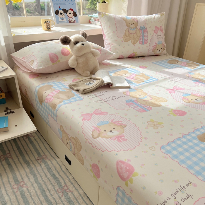 91家纺网 家纺一手货源 找家纺 六巷胡同 2026新款40支全棉13070卡通单品床笠 草莓甜心犬