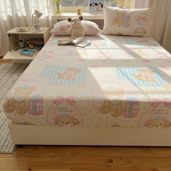 91家纺网 家纺一手货源 找家纺 六巷胡同 2026新款40支全棉13070卡通单品床笠 草莓甜心犬