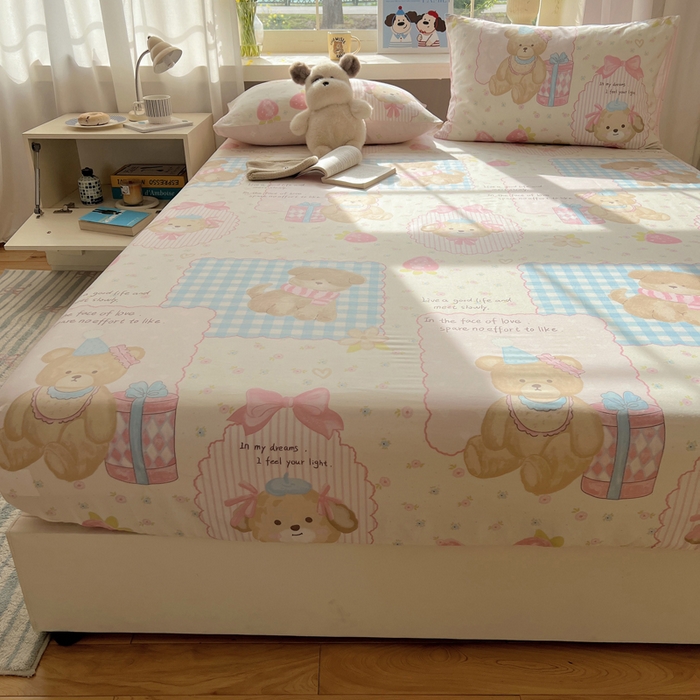 91家纺网 家纺一手货源 找家纺 六巷胡同 2026新款40支全棉13070卡通单品床笠 草莓甜心犬