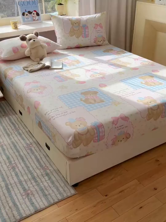 91家纺网 家纺一手货源 找家纺 六巷胡同 2026新款40支全棉13070卡通单品床笠 草莓甜心犬