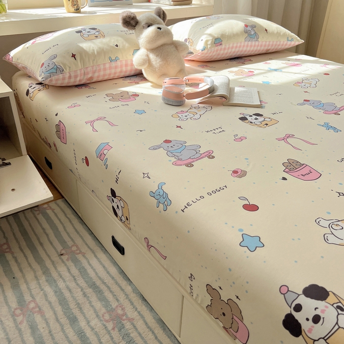 91家纺网 家纺一手货源 找家纺 六巷胡同 2026新款40支全棉13070卡通单品床笠 法棍滑板狗